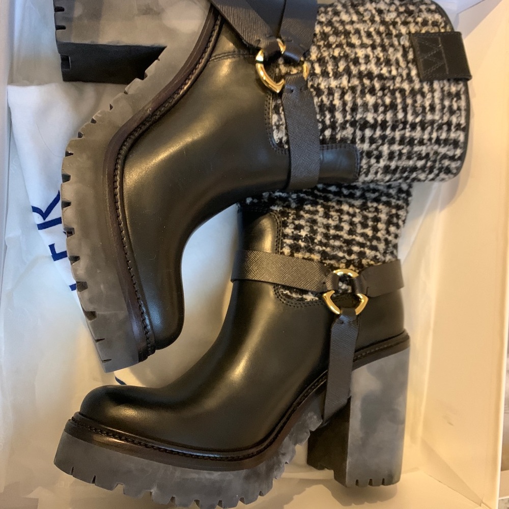 MONCLER boots 👢 - Picture 3 of 11